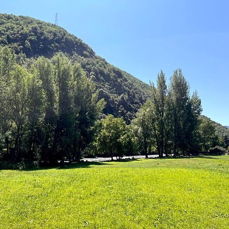 Apartamento Centrico con Parking Rialp Esterno foto