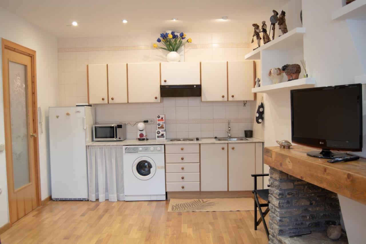 Apartamento Centrico con Parking Rialp Esterno foto