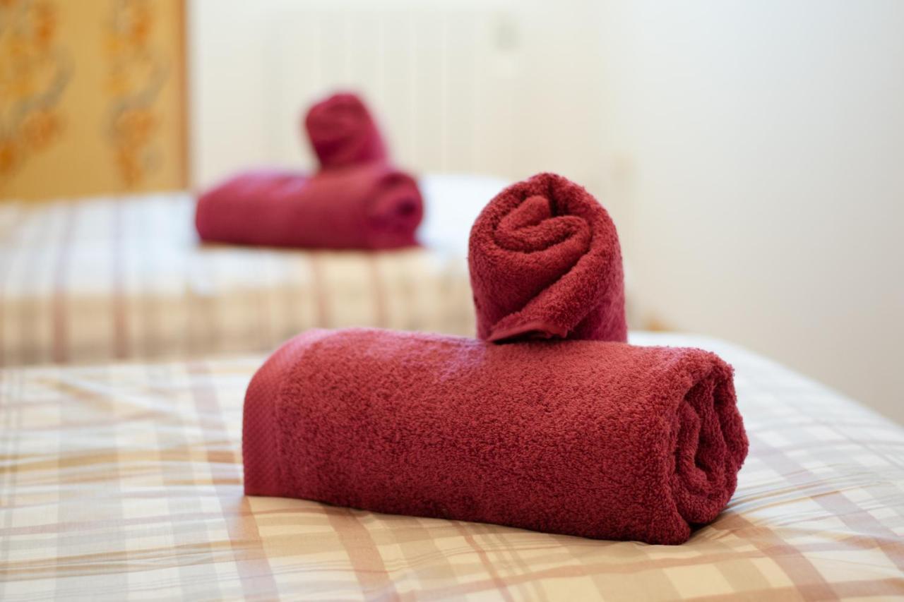 Apartamento Centrico con Parking Rialp Esterno foto