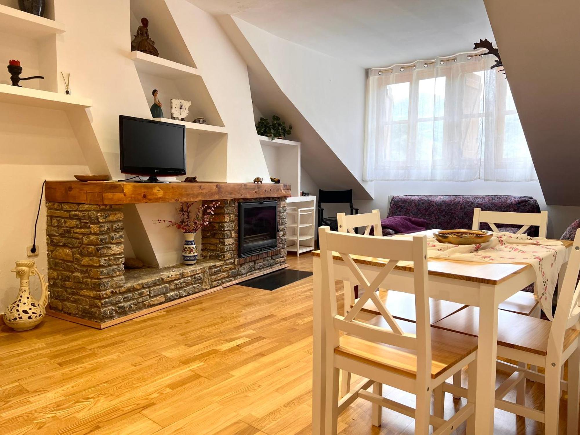 Apartamento Centrico con Parking Rialp Esterno foto