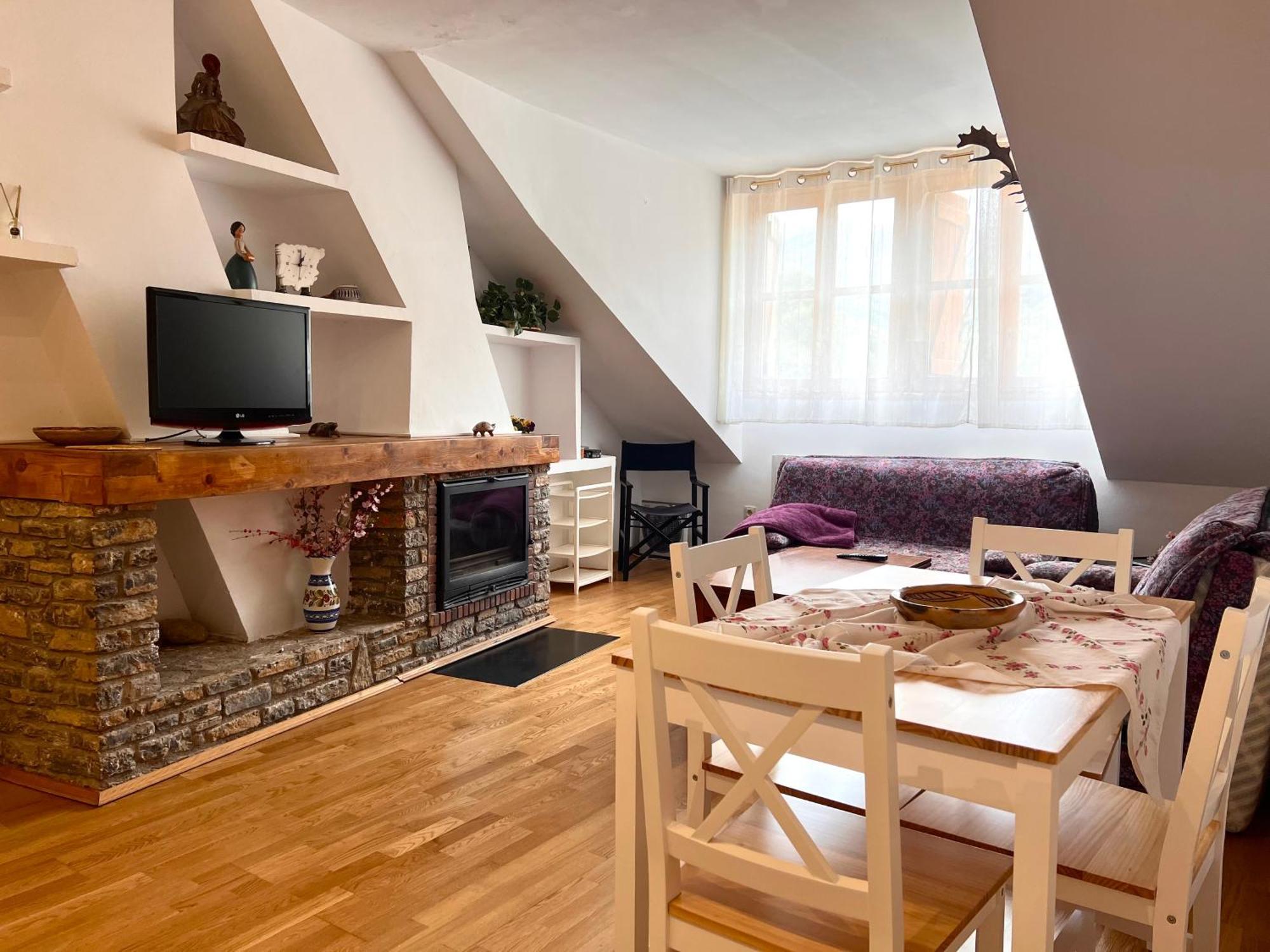 Apartamento Centrico con Parking Rialp Esterno foto