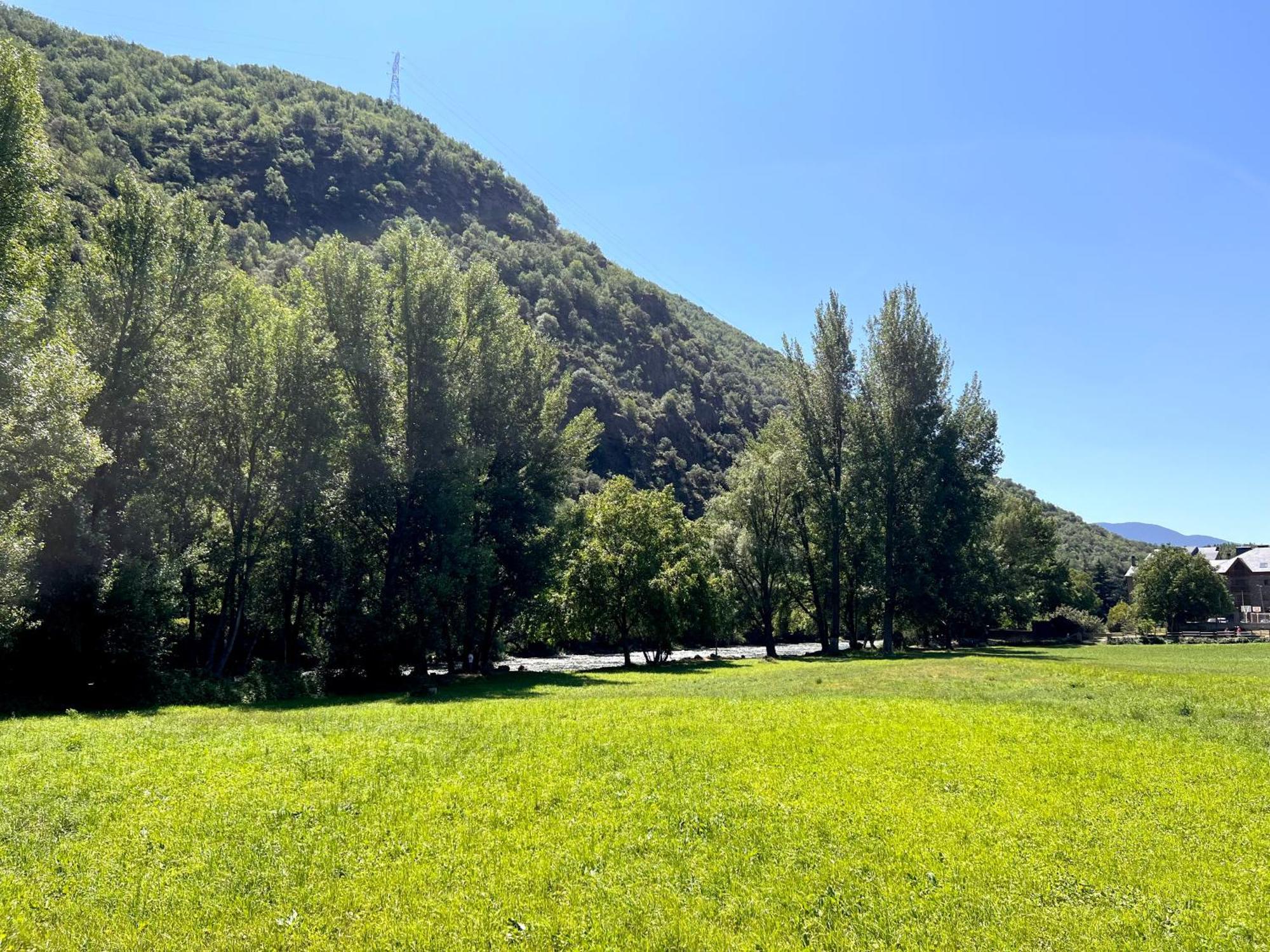 Apartamento Centrico con Parking Rialp Esterno foto